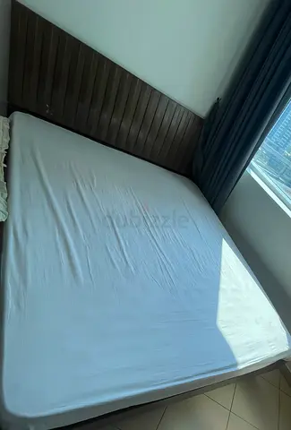 Comfortable Queen Size Bed for Sale with mattress