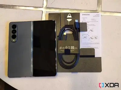 SAMSUNG GALAXY Z FOLD 4 256 GB 10/10 CONDITION