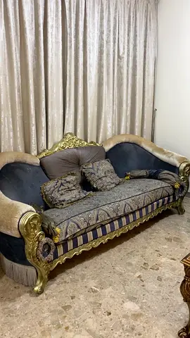 Elegant Royal-style Sofa with Decorative Cushions