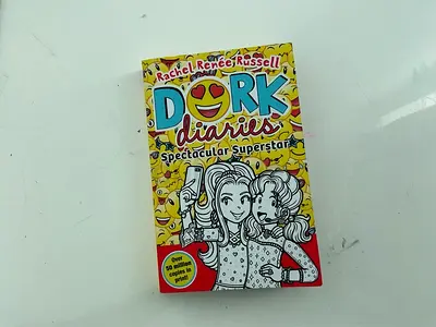 Dork Diaries: Spectacular Superstar