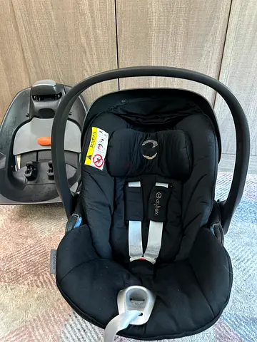 Cybex cloud car seat with isofix base