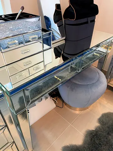 The One vanity / dressing table