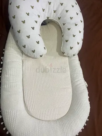Baby bed feeding pillow