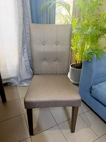 6 Seater Dining Table - 1900 Aed