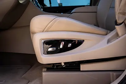 2016 Cadillac ESCALADE — миниатюра 12