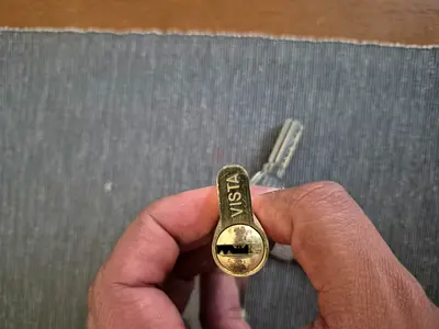 Vista Key - like New