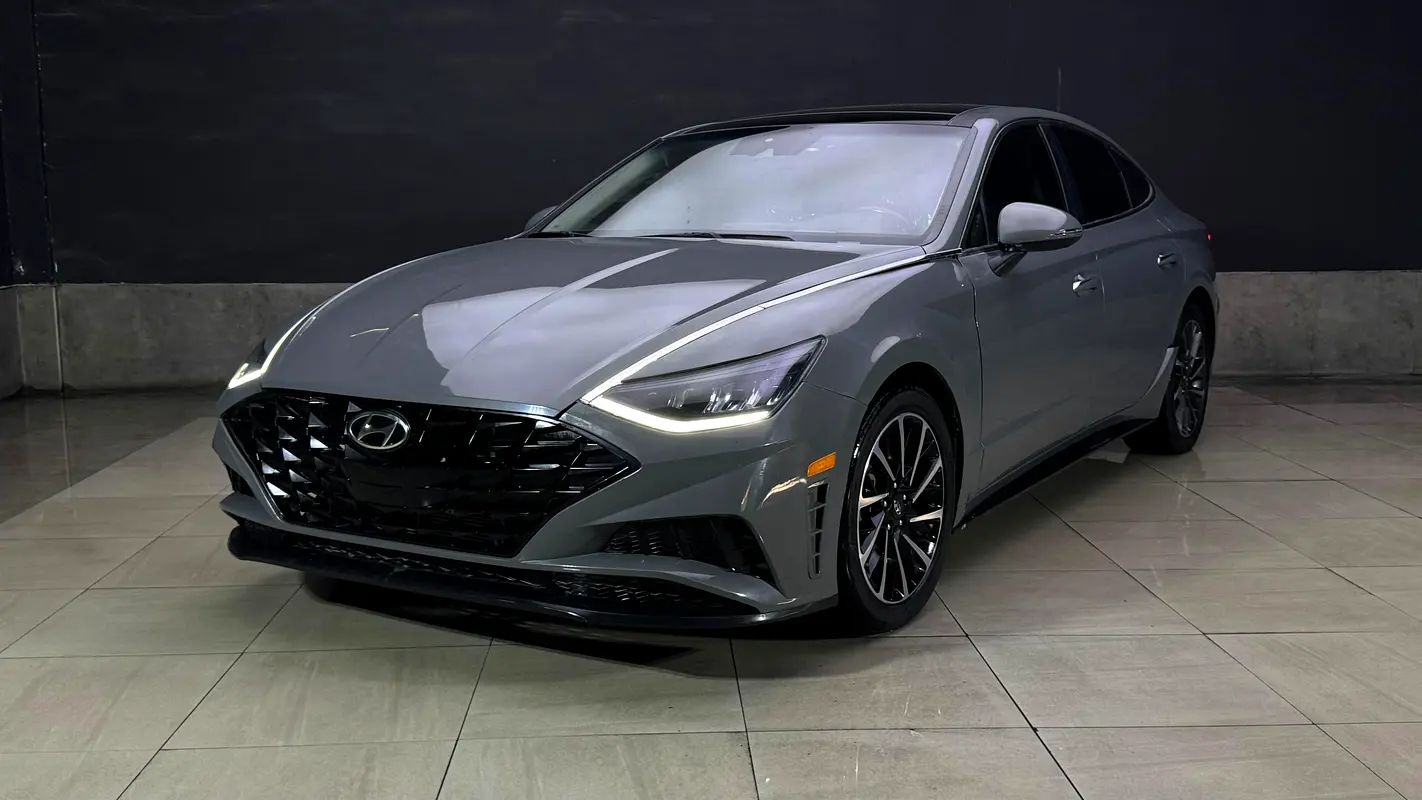 Hyundai Sonata 2020 — photo 1 of 15