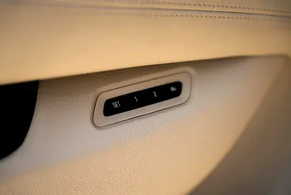 2016 Cadillac ESCALADE — миниатюра 19