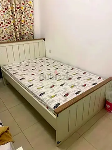 Comfortable and Stylish Bed for Sale