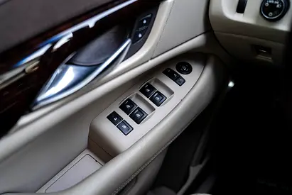 2016 Cadillac ESCALADE — миниатюра 9