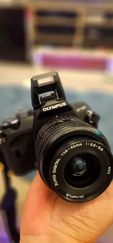 Olympus Evolt E410 10MP Digital SLR Camera with 14-42mm f/3.5-5.6 and 40-150mm f/4.0-5.6 Zuiko Lense