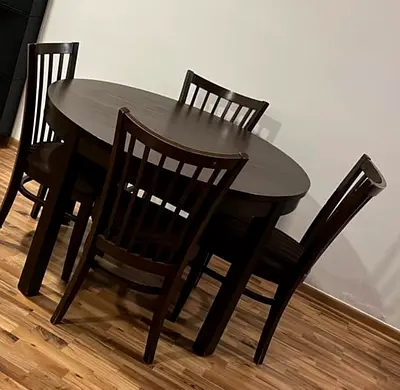 Sturdy Dining Set with Round Table and Four Chairs