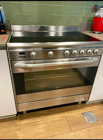 Smeg  Latest Model Electric Cooker High Quality Brand  Heavy Duty 90×60cm 5 burners Mint Condition