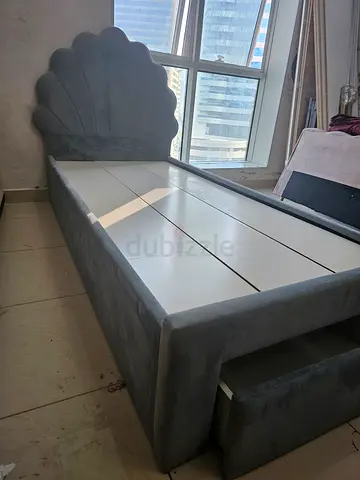Stylish Modern Bed with Unique Shell Headboard