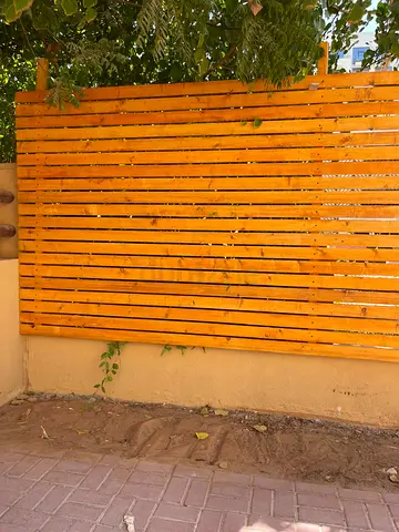 Stylish Wooden Feature Wall for Outdoor Spaces