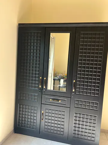 Hi I want to sale 3 door cabinet cabinets brand new