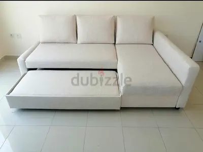 Comfortable Cream Sectional Sofa with Pull-Out Bed