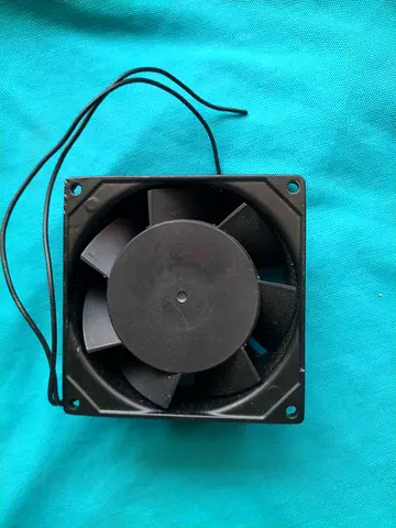 Exhaust or cooling fan for IT device