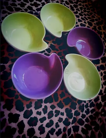 Set of Stylish Serving Bowls in Green and Purple