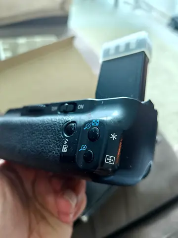 Canon Camera Battery Grip - Enhance Your Shooting Experience