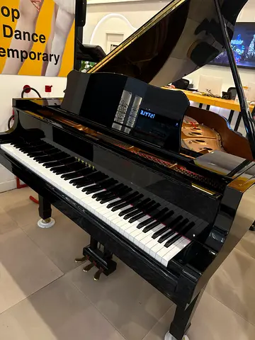 Yamaha C1L Grand Piano
