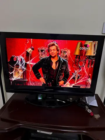 Samsung 32” LCD TV