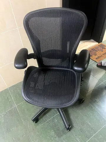 Herman Miller Aeron chair size B