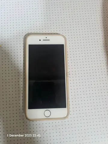 iPhone 7 with fancy Slim Cases - Great Condition!