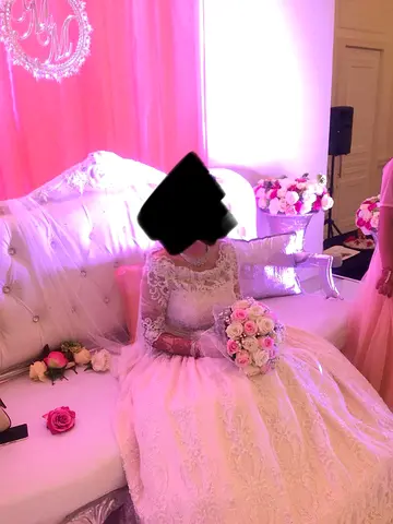 Stunning Wedding Dress with Bridal veil ivory pink