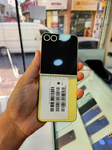 Samaung Galaxy Z Flip 6 256GB TRA With Box