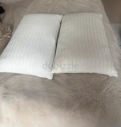 Mattress Topper and 2 pillows