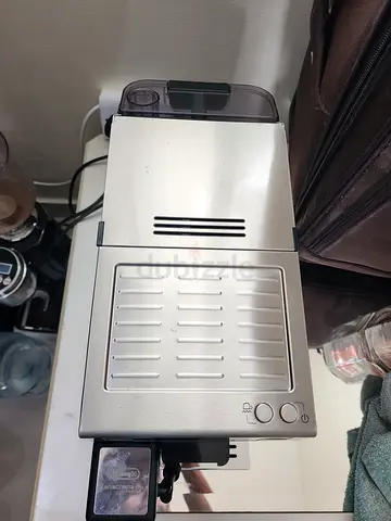 DeLonghi Primadonna sewing machine in excellent condition