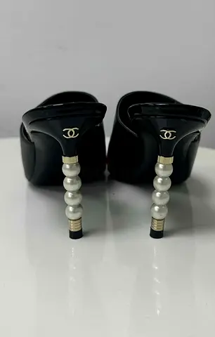 Chanel shoes fits size 38