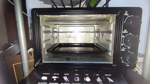 Used Electric Oven - Perfect for Baking and Roasting