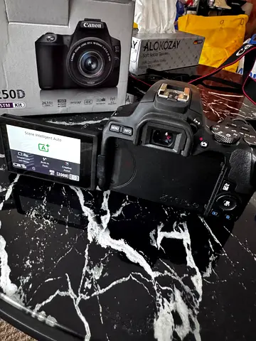 Canon 250D STM kit unused