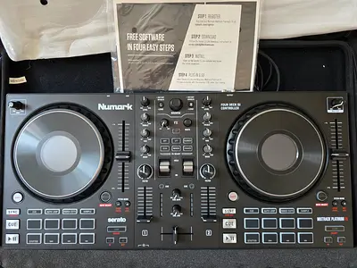 Numark Mixtrack Platinum FX