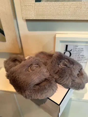Cozy Faux Fur Slippers for Ultimate Comfort