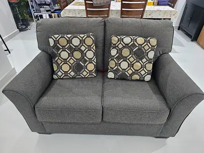 Branded Sofa set in excellent condition with center table