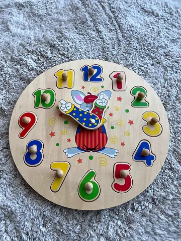 Wooden clock toy