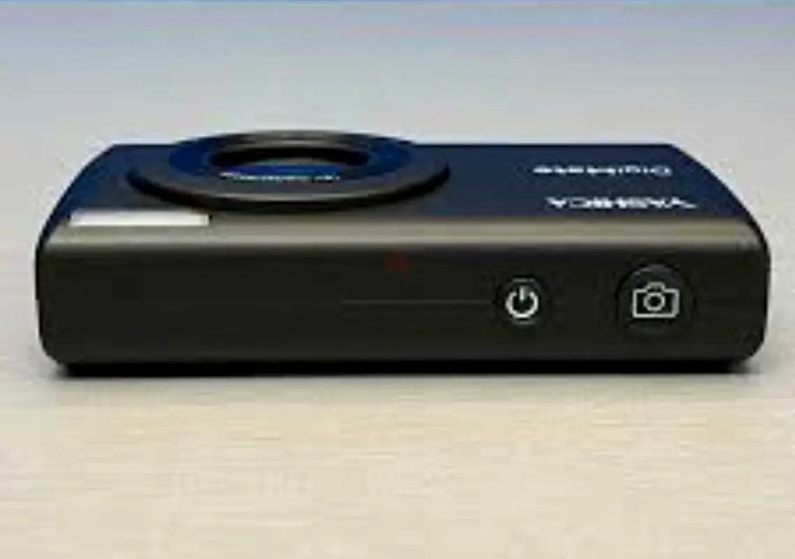 Yashica digiMate point and shoot digital camera65073393929090112