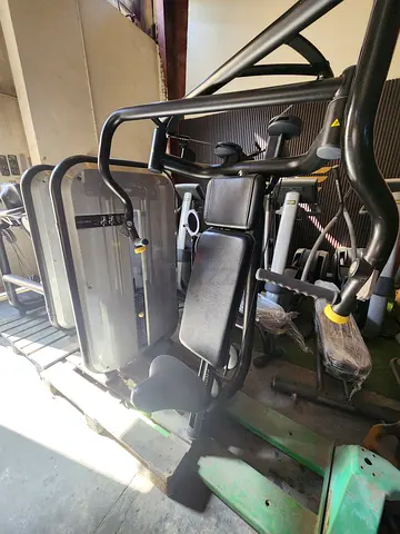 Technogym Chest Press Machine – Excellent Condition️