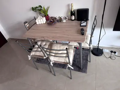 4 seater dining table