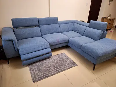 United furniture l shape recliner sofa in very good condition almost new like for sale.