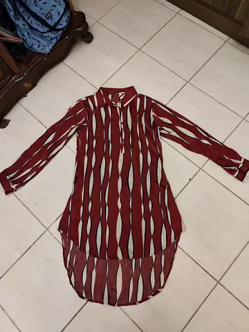 Red and beige long top