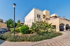 Corner Villa | Luxury 4 Bed |Bright Unit| Big Plot