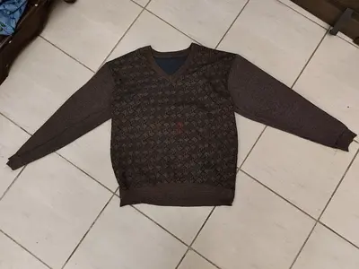 Brown sweater for sale  (pick up from location, no couriers or 3rd party, to avoid scams)