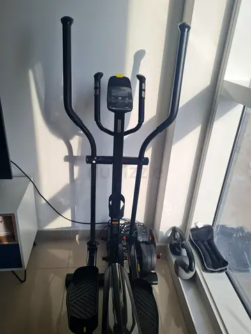Cross Trainer EL520B (2022) Self-Powered and Connected, E-Connected FOR SALE