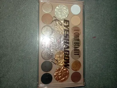 Luxury Eyeshadow Palette in Beautiful Shades