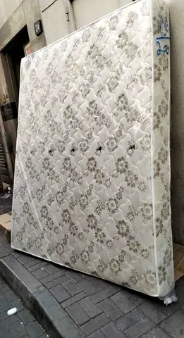 180x200cm King size mattress.  All times delivery available