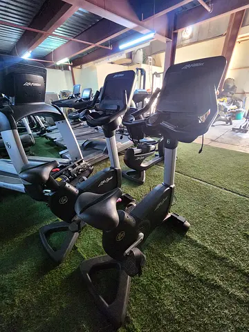 Life Fitness Discover SE Upright Bike – Used / Refurbished️